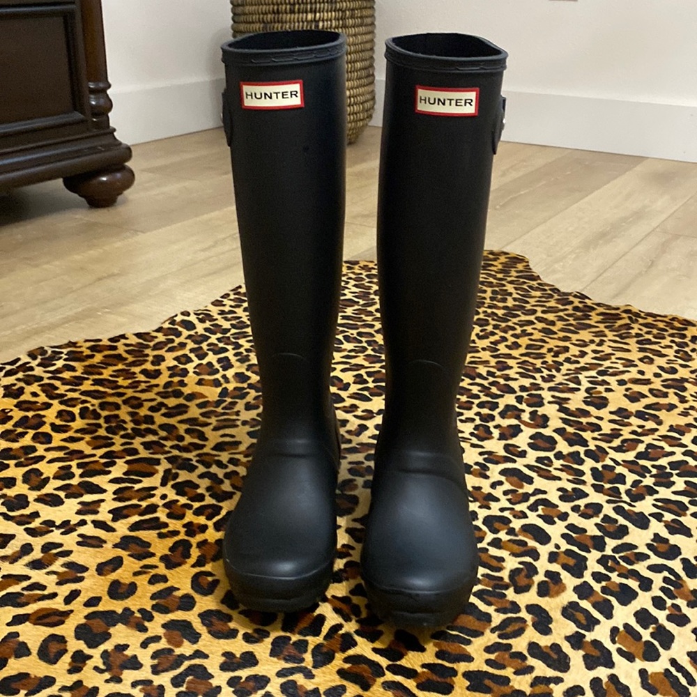 Tall black matte Hunter Boots size 6
